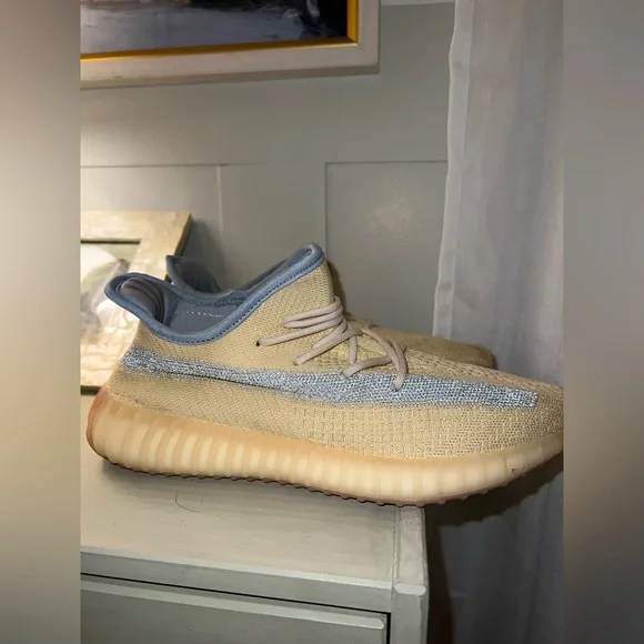 - Yeezy - Picture 2 of 3